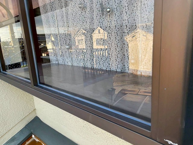 加古川市　窓周りのシーリング作業を完了